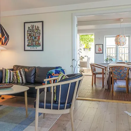 3 Bedroom Gorgeous In Hasle