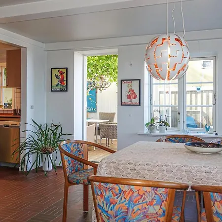 3 Bedroom Gorgeous In Hasle